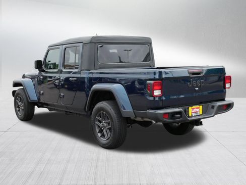 Used 2025 Jeep Gladiator Sport AWD/4WD image 5