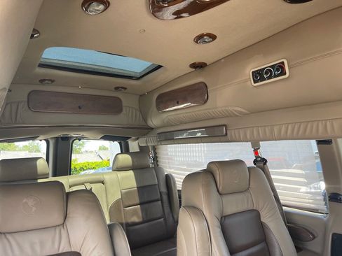 Used 2011 Chevrolet Express 2500 Extended RWD image 37