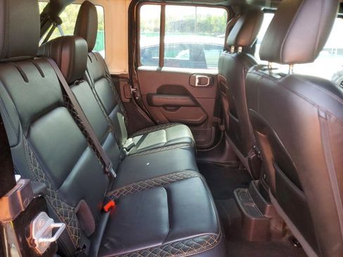 Used 2022 Jeep Wrangler Unlimited Sahara AWD/4WD image 9