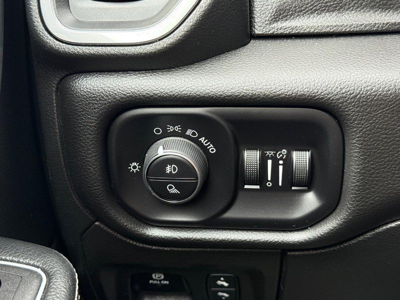 Used 2023 RAM 1500 Laramie AWD/4WD image 29