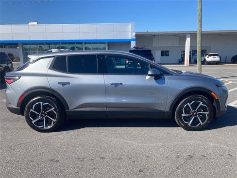 New 2026 Chevrolet Equinox EV LT w/ Comfort Package AWD/4WD image 4