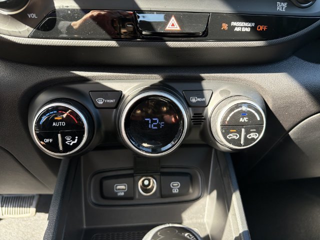 Used 2025 Hyundai Venue SEL FWD image 24