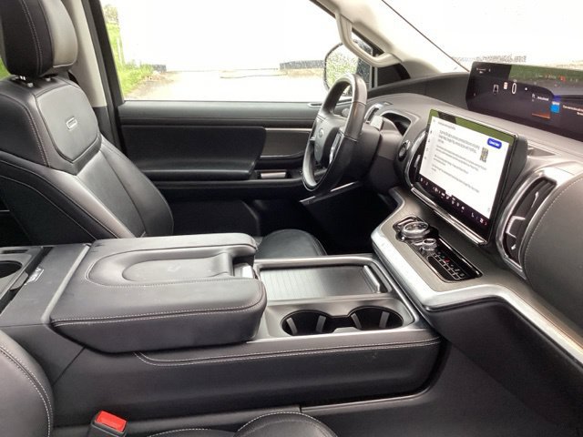 Used 2025 Ford Expedition Max Platinum AWD/4WD image 19