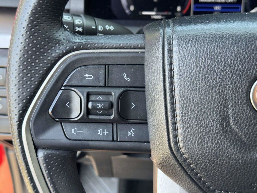 Used 2025 Toyota 4Runner TRD Sport AWD/4WD image 12