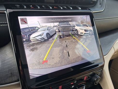 Used 2023 Jeep Grand Cherokee Limited w/ Black Appearance Package image 27