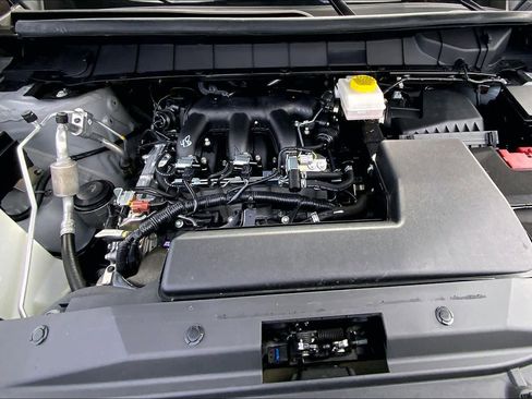 Used 2025 Nissan Pathfinder Platinum image 31