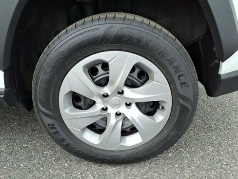 Used 2019 Toyota RAV4 LE AWD/4WD image 17