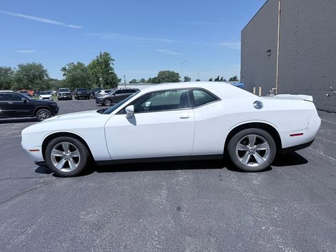 Used 2018 Dodge Challenger SXT RWD image 2