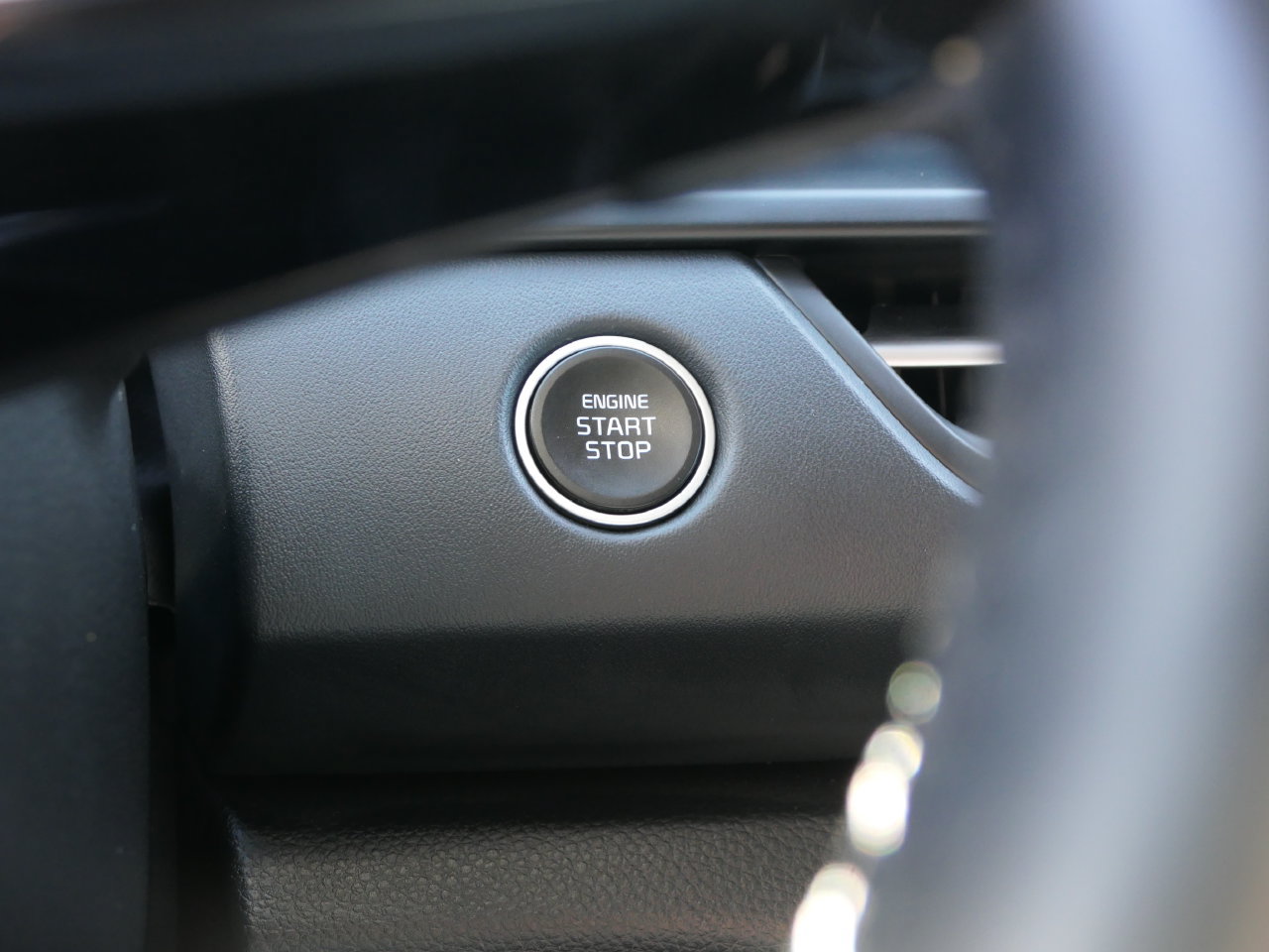 Certified 2024 Kia Seltos EX FWD image 17