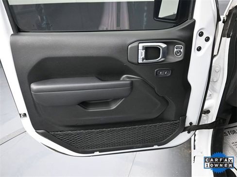 Used 2024 Jeep Gladiator Sport image 10