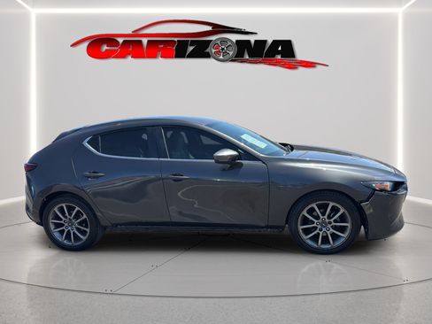 Used 2019 MAZDA MAZDA3 Hatchback w/ Preferred Package FWD image 4