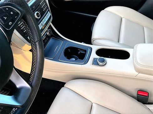 Used 2020 Mercedes-Benz GLA 250 GLA 250 w/ Premium Package image 13