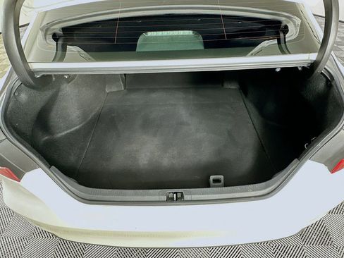 Used 2019 Toyota Camry LE image 28