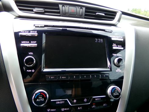 Used 2017 Nissan Murano S image 14