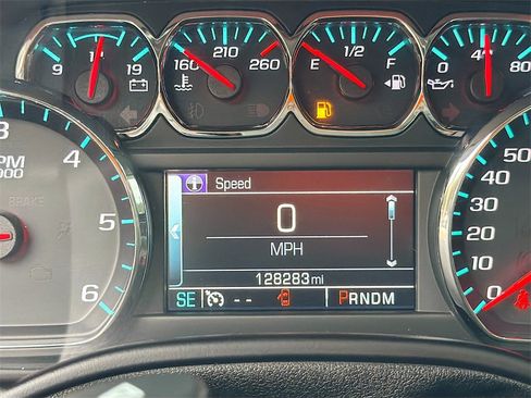 Used 2015 Chevrolet Suburban LT image 13