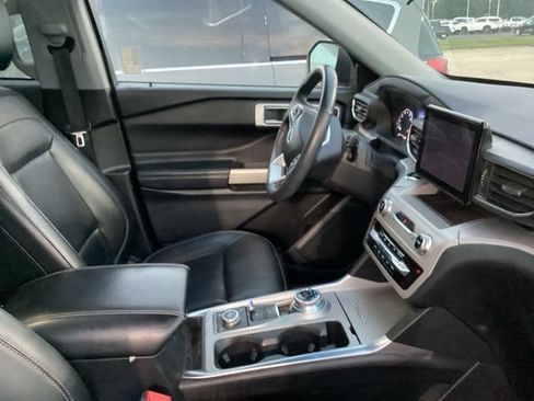 Used 2023 Ford Explorer XLT w/ Equipment Group 202A AWD/4WD image 20