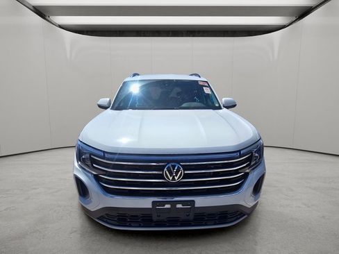 Used 2025 Volkswagen Atlas SE image 13