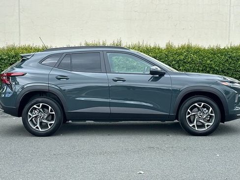 Used 2025 Chevrolet Trax LT w/ Driver Confidence Package image 3