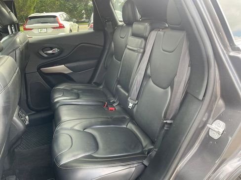 Used 2018 Jeep Cherokee Limited AWD/4WD image 17