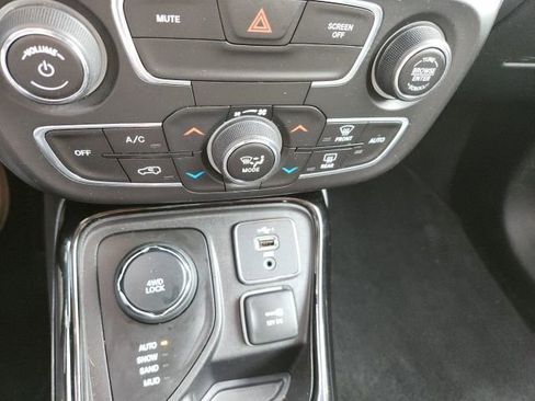 Used 2019 Jeep Compass Limited image 17