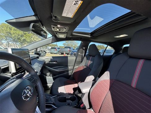 Used 2025 Toyota Corolla SE image 12