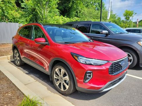 Used 2023 Ford Escape Platinum AWD/4WD image 3