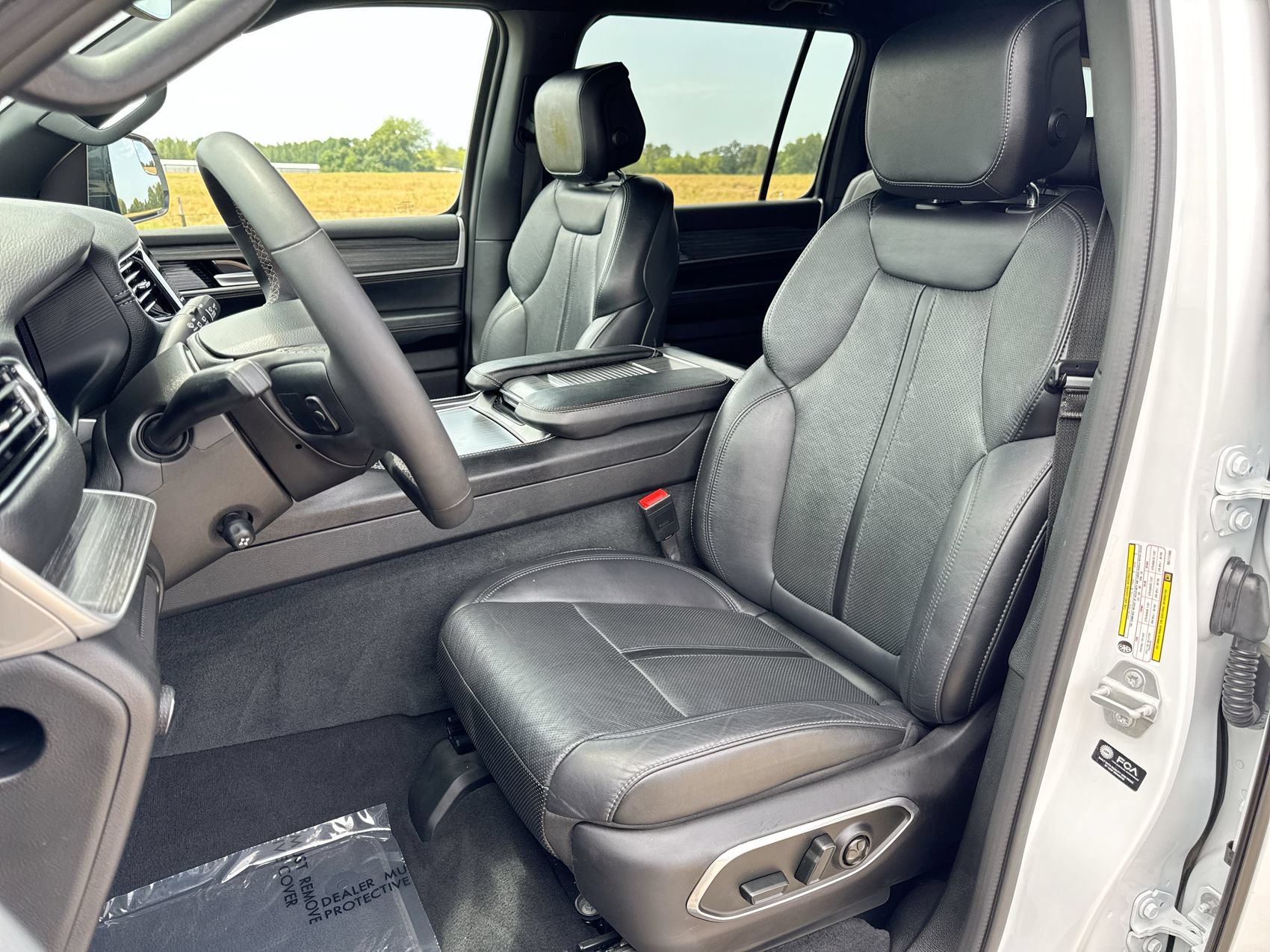 Used 2024 Jeep Wagoneer L Series II w/ Flexible Seating Group AWD/4WD image 11