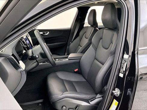 Used 2025 Volvo XC60 B5 Plus w/ Protection Package Premier image 30