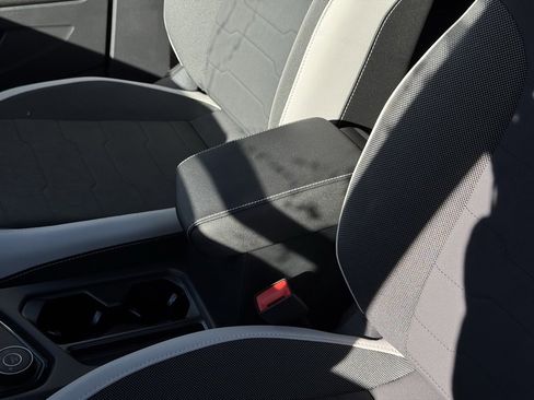 New 2025 Volkswagen Taos SE image 21