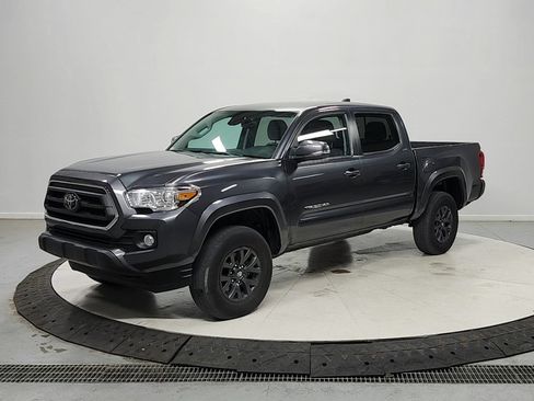 Used 2023 Toyota Tacoma SR5 w/ Technology Package AWD/4WD image 3