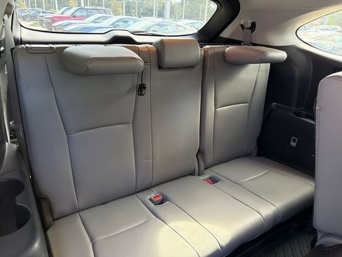 Used 2020 Toyota Highlander XLE FWD image 25