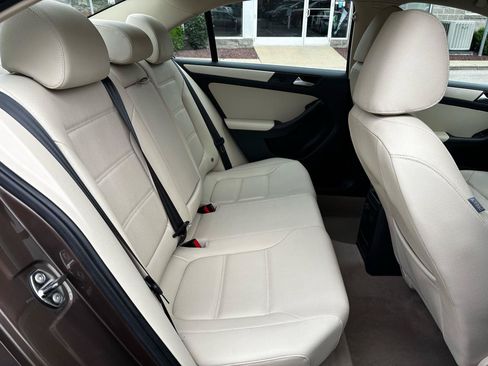 Used 2012 Volkswagen Jetta SE FWD image 23