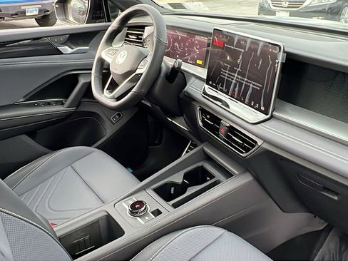 New 2026 Volkswagen Tiguan SE R-Line image 11