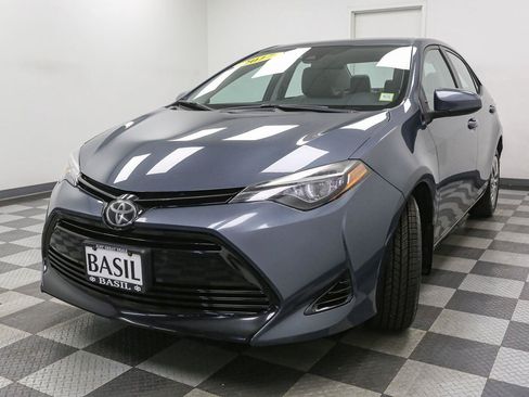 Used 2017 Toyota Corolla LE w/ Carpet Mat Package (TMS) FWD image 4