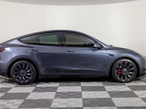 Used 2022 Tesla Model Y Performance AWD/4WD image 9