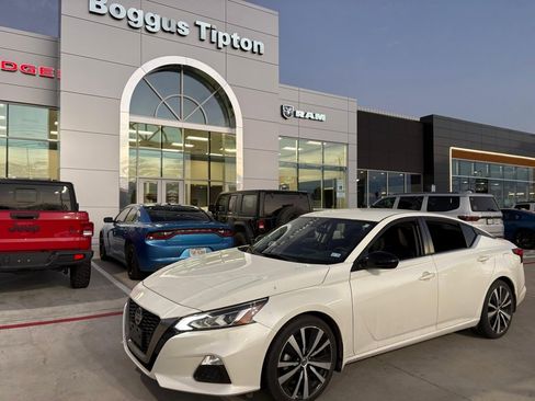 Used 2022 Nissan Altima 2.5 SR image 3