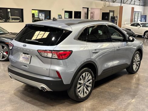 Used 2022 Ford Escape Titanium AWD/4WD image 16
