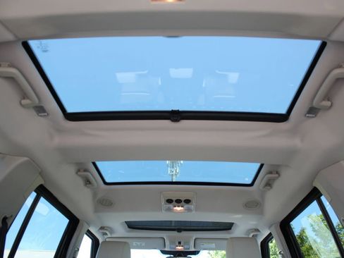 Used 2015 Land Rover LR4 HSE LUX image 27