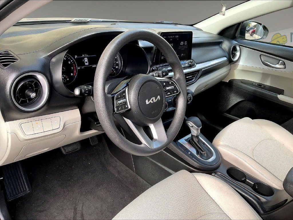Used 2023 Kia Forte LXS w/ LXS Technology Package FWD image 7