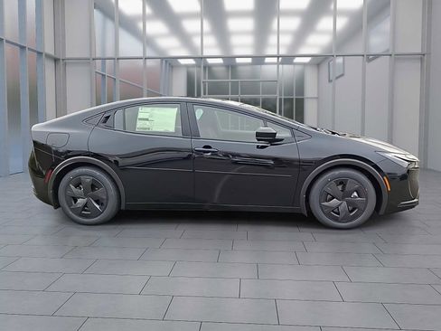 New 2026 Toyota Prius Plug-In Hybrid image 6