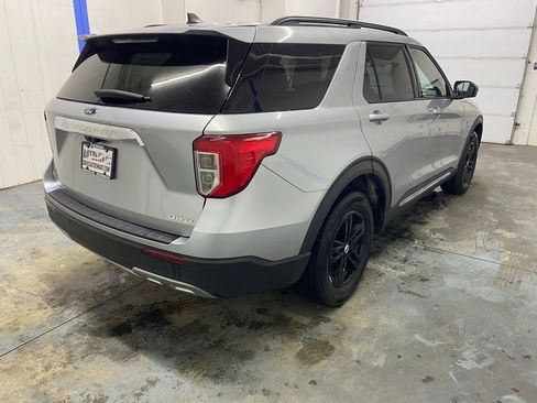 Used 2023 Ford Explorer XLT w/ Equipment Group 202A AWD/4WD image 3