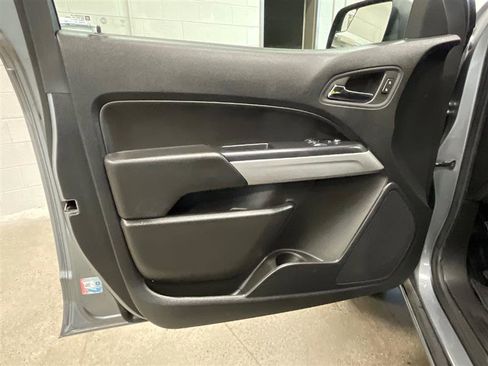 Used 2022 Chevrolet Colorado LT w/ Fleet Safety Package image 11