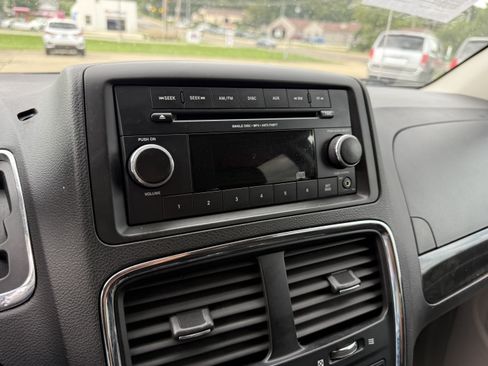 Used 2013 Dodge Grand Caravan SE FWD image 18