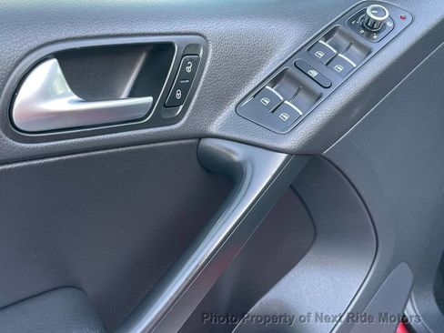 Used 2012 Volkswagen Tiguan SE image 16