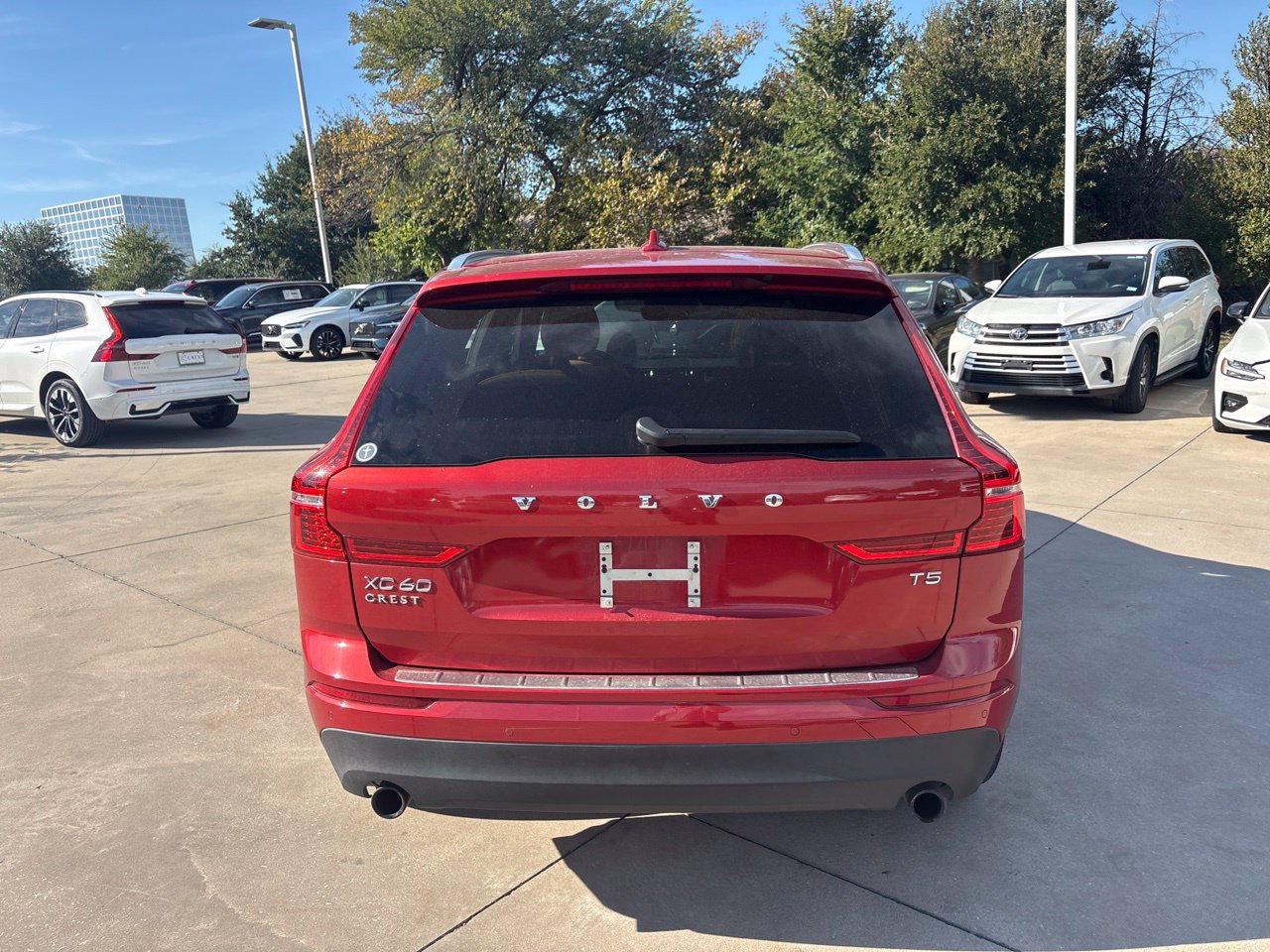 Used 2019 Volvo XC60 T5 Momentum w/ Multimedia Package FWD image 6