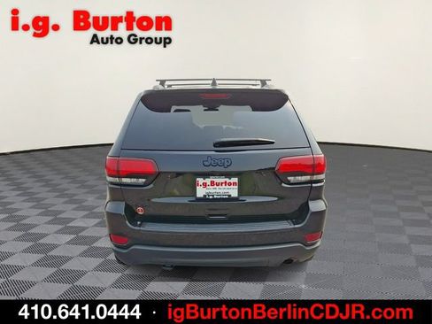 Used 2018 Jeep Grand Cherokee Laredo AWD/4WD image 5