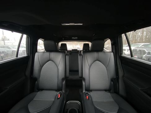 Certified 2025 Toyota Highlander XSE image 28