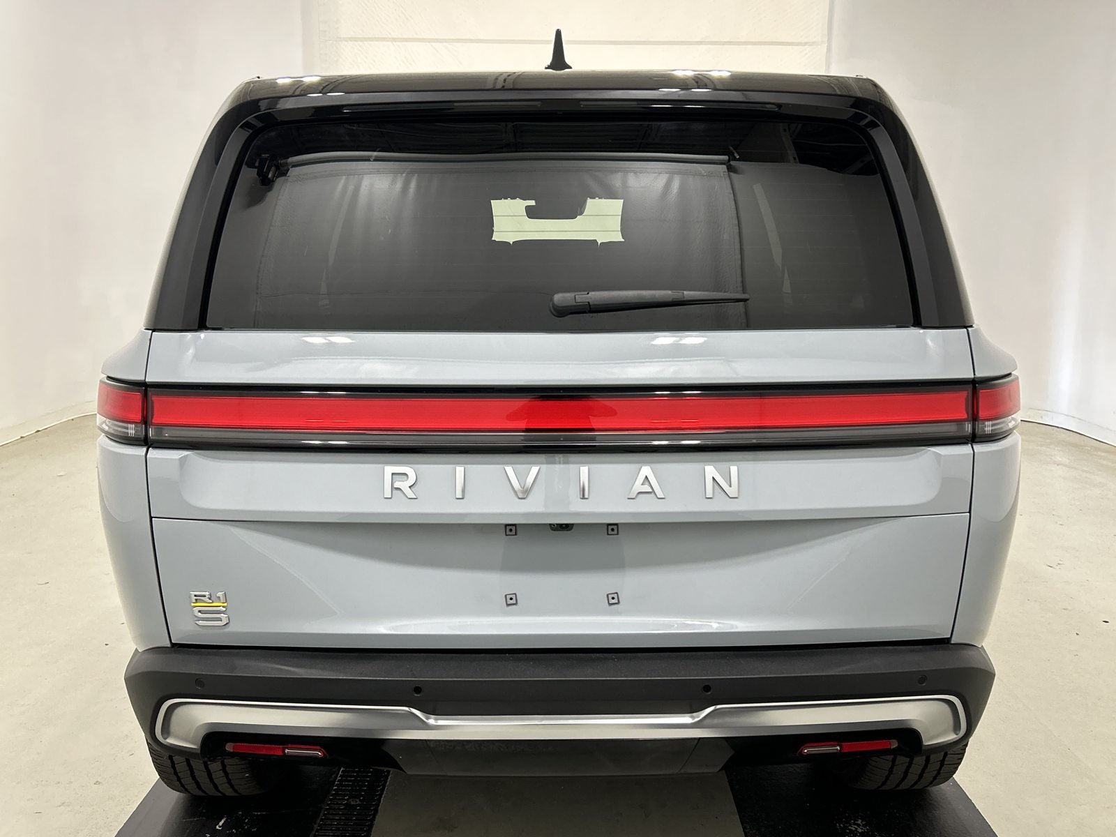 Used 2024 Rivian R1S Adventure Quad AWD/4WD image 4