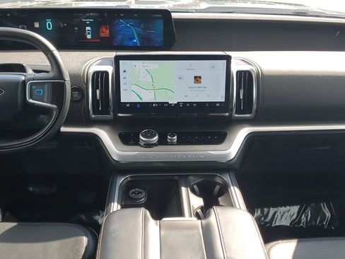 Certified 2025 Ford Expedition Max Platinum image 17