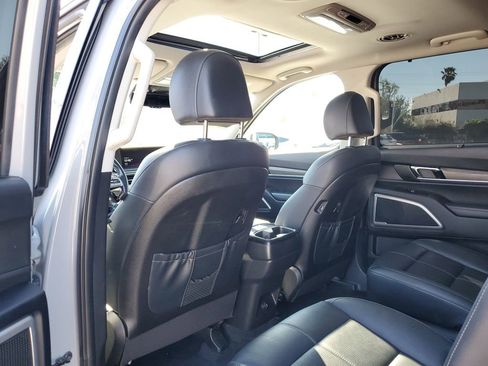 Used 2022 Kia Telluride EX w/ EX Premium Package image 15